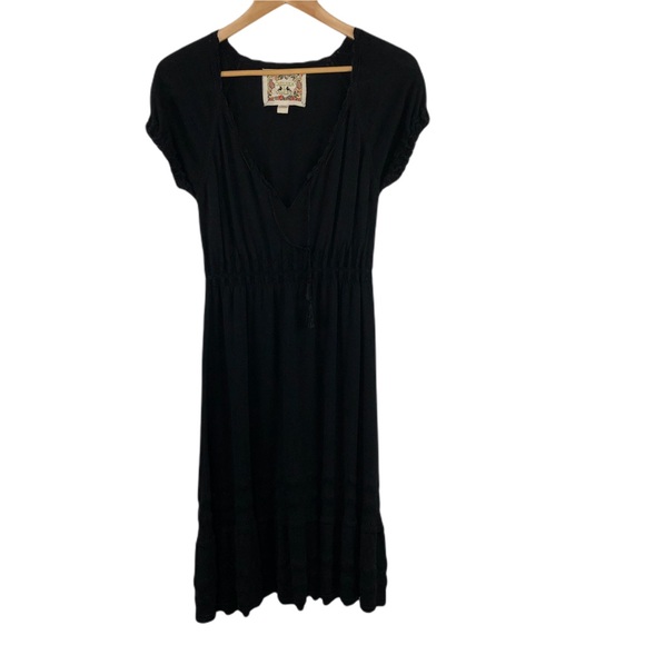 Chelsea & Violet Dresses & Skirts - Chelsea & Violet black knit v neck dress, M